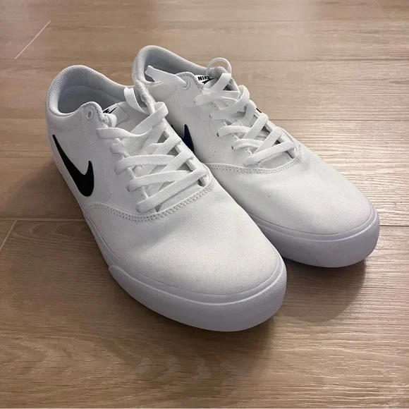 Nike Men's White and Black Sneakers - Picture 1 of 4